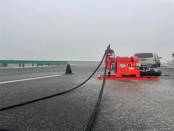 石龙马路路基路面开裂下沉注浆加固灌浆